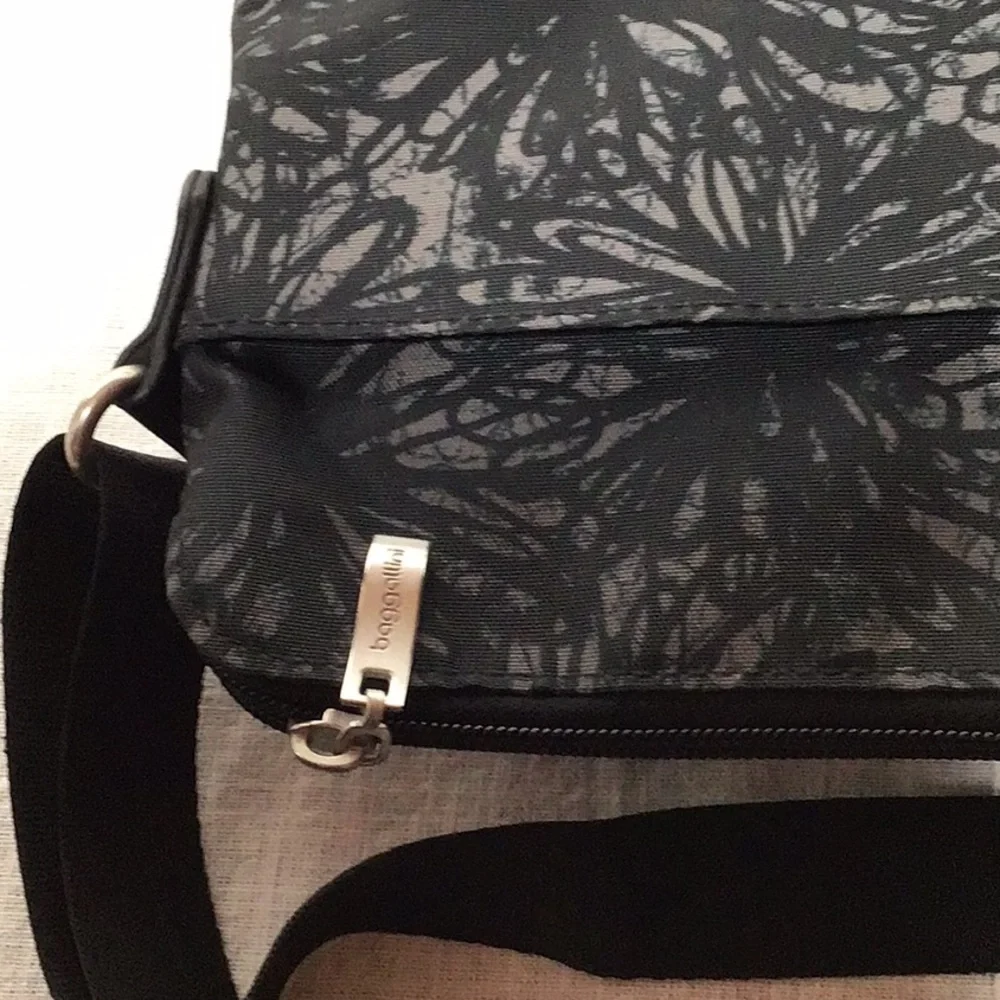 Baggallini Go Bagg Black with Gray Midnight Blossom Crossbody Messenger Bag